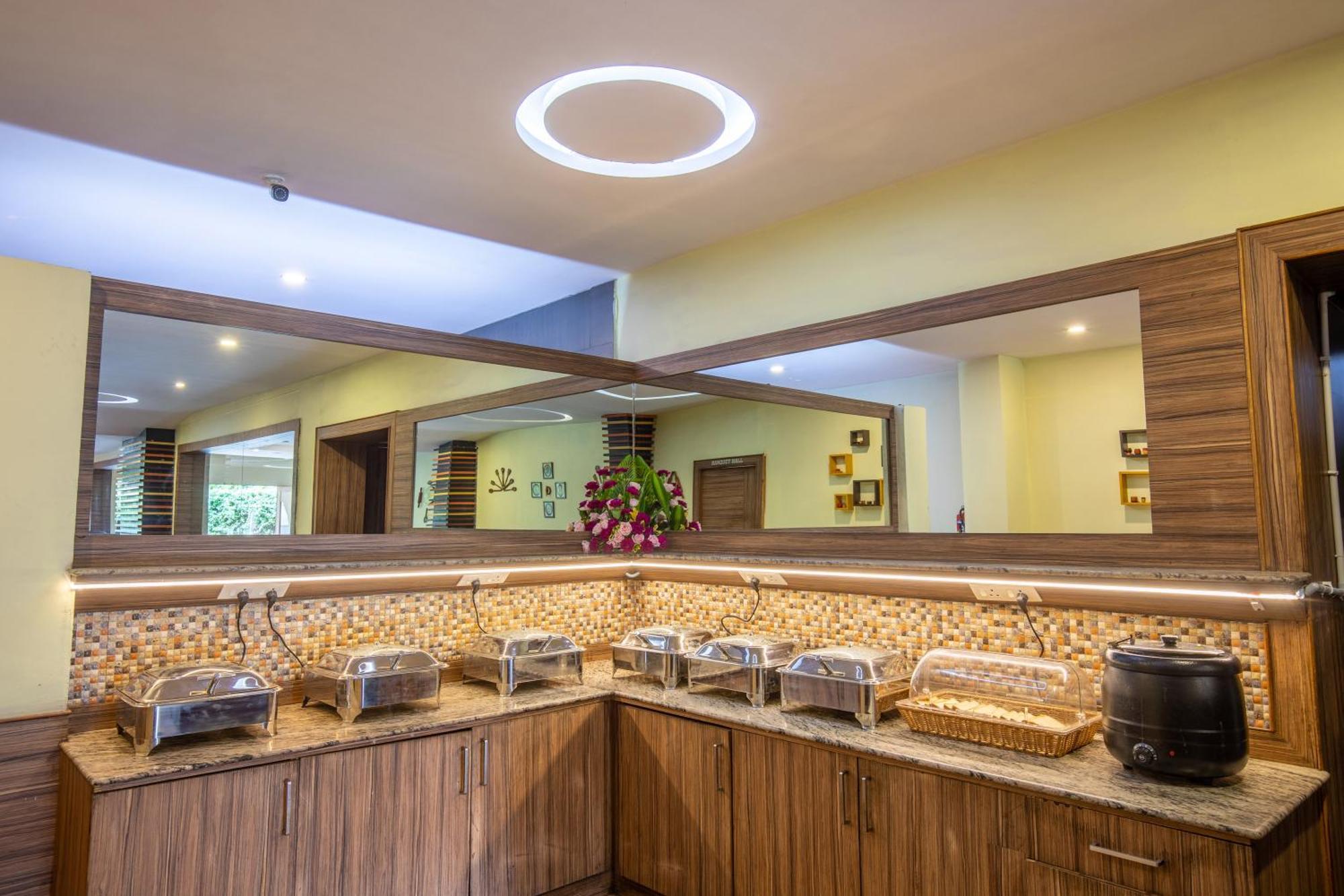 Vinayaga Inn By Poppys, Ooty Exterior foto